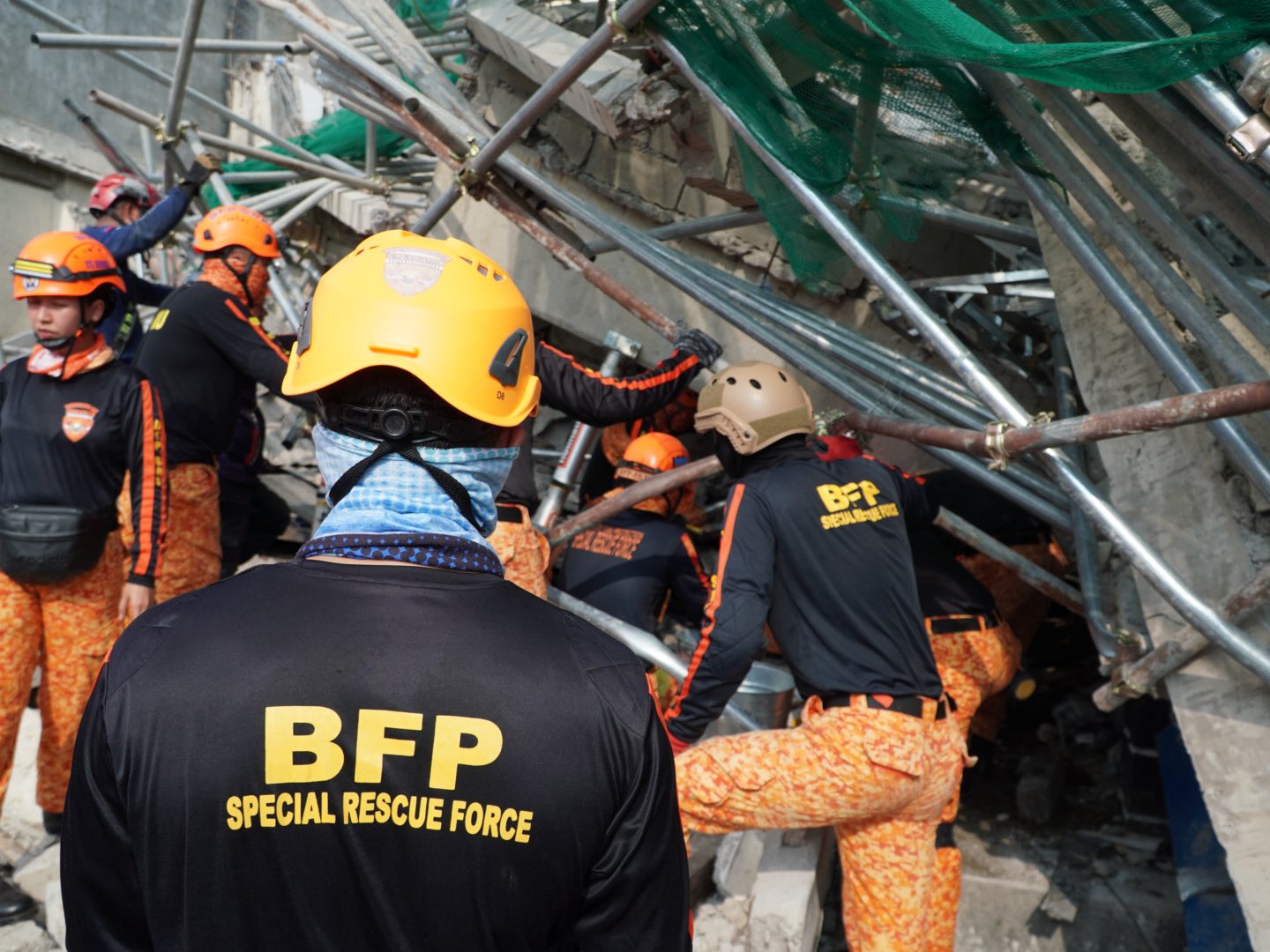 9 storey-building sa Angeles City gumuho; 1 Malaysian patay, 23 nawawala