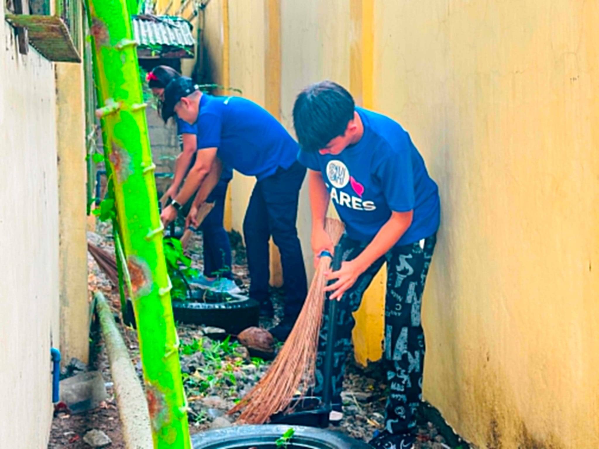 SM City Olongapo volunteers join Brigada Eskwela, help refresh public school facilities
