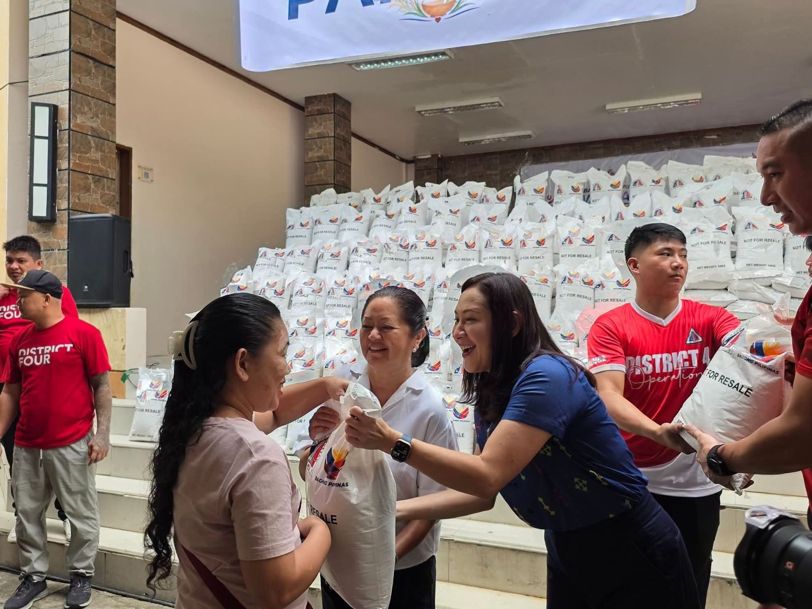 First Lady Liza Araneta-Marcos, Belmonte, distributes rice to 1,200 families in Quezon City