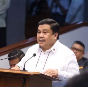 Hiling ni Senador Estrada na magpa Xray ng kanyang tuhod sa labas ng kulungan pinagbigyan ng Sandiganbayan