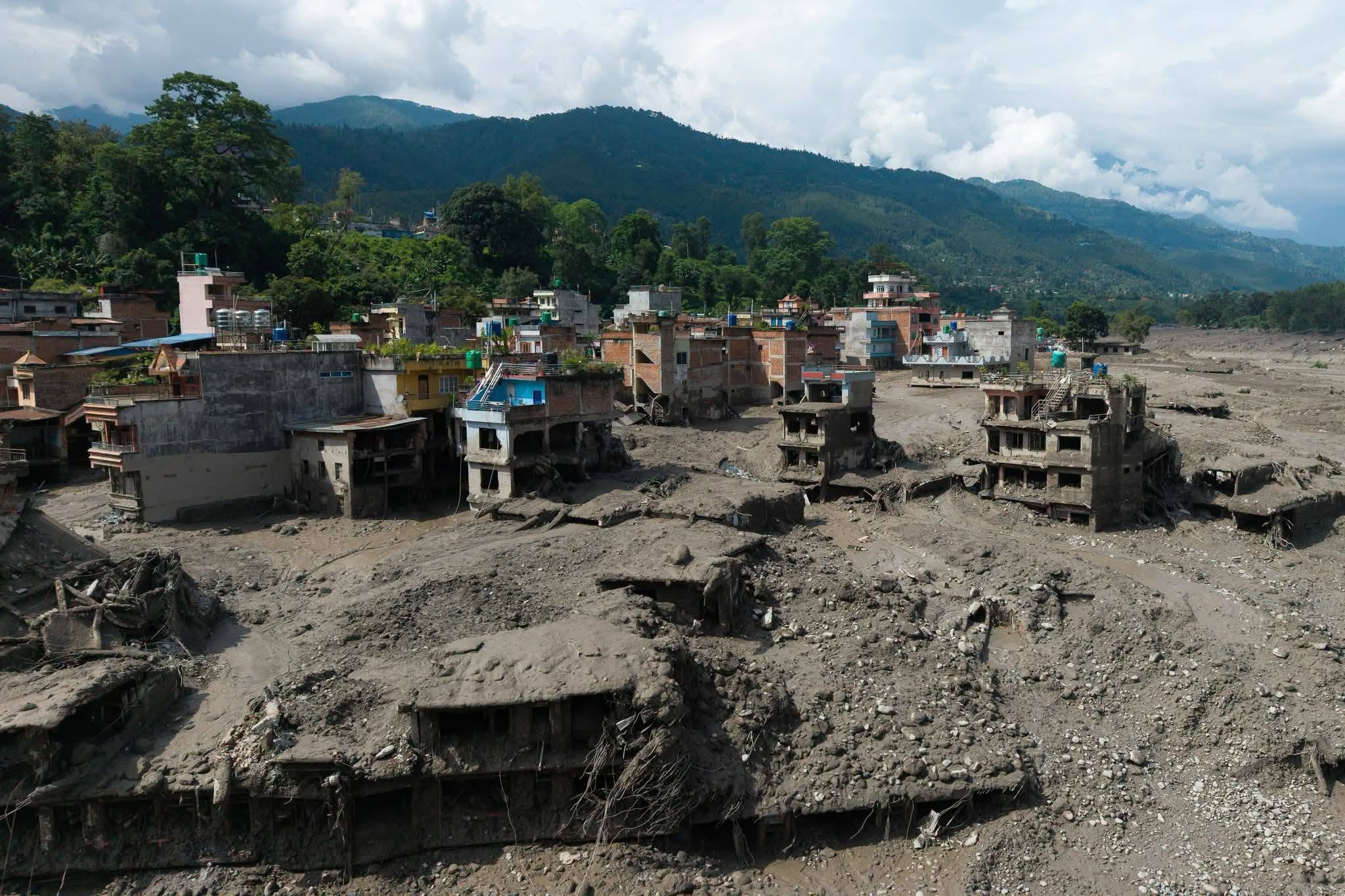 Higit 160 patay, daan-daang nawawala sa malagim na flashfloods sa Nepal