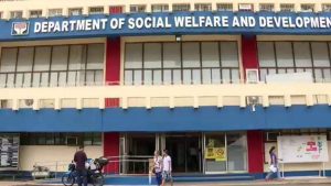 DSWD itinanggi ang alegasyong ‘overpriced’ ang ipinamamahagi na Family Food Packs