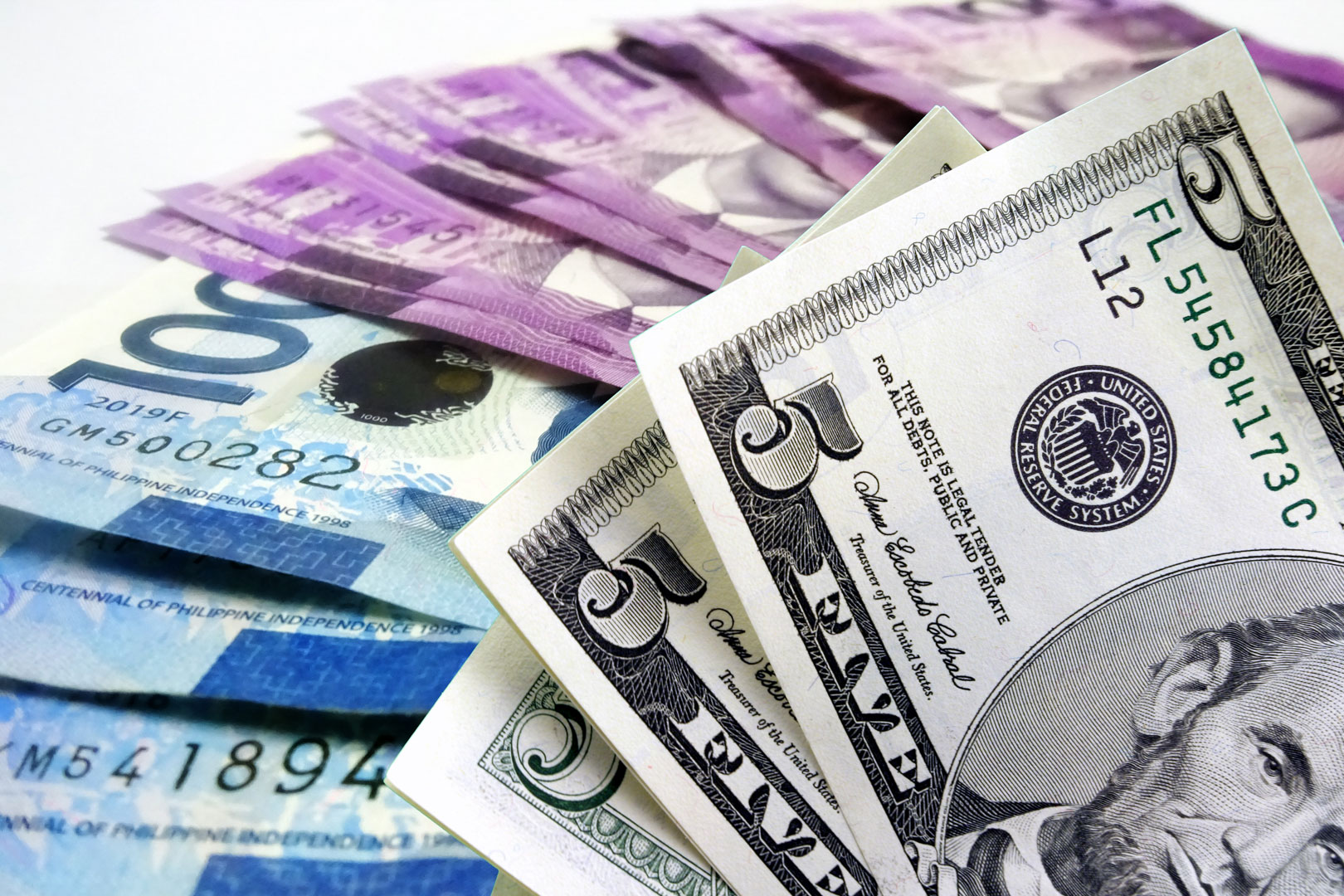 Pinakamataas sa kasaysayan Piso sadsad sa P62.56 vs. dolyar 